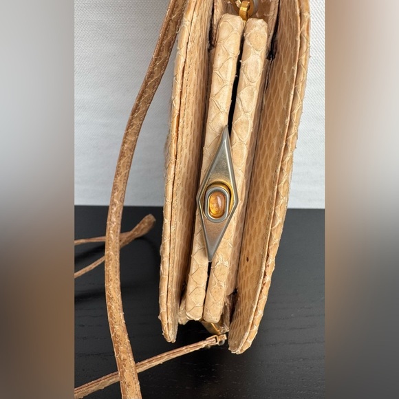 Vintage Judith Leiber Ivory Snakeskin Clutch - Picture 6 of 16